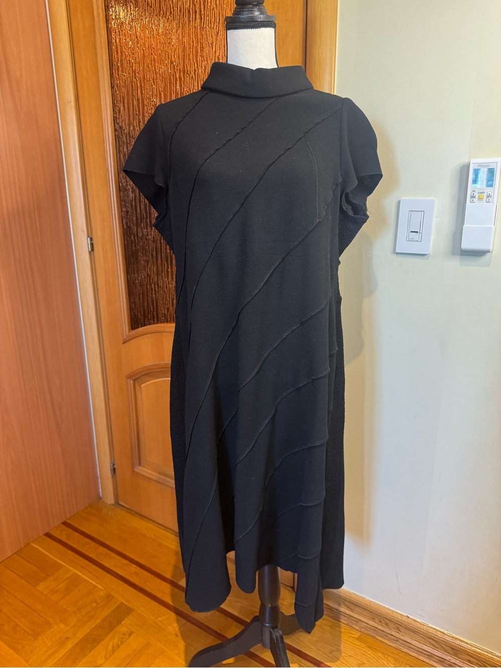 Amelia Toro wool blend Elegant Black Midi Dress with Mock Neck Sz L